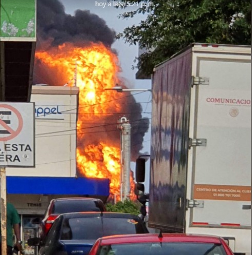 Controlado el incendio en refinería de Minatitlán; hay siete heridos, uno con quemaduras - incendio-refineria-minatitlan-5