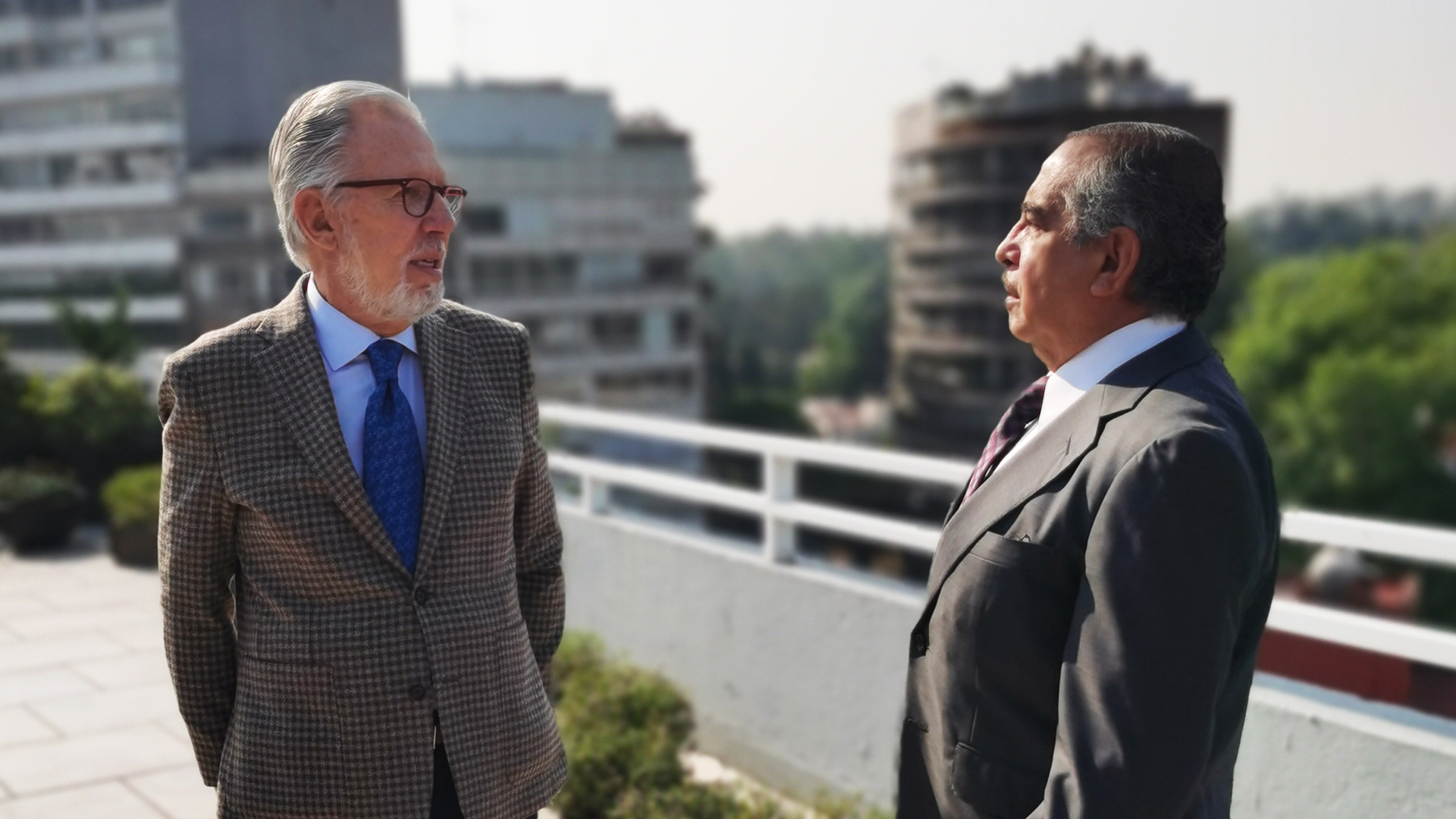 Dos personajes se sientan a ver la vida y contarla en ‘Joaquín, Marín, de do pingüé’