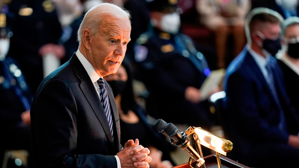 Biden reclama a Putin “rebajar tensión” tras escalada militar ante Ucrania