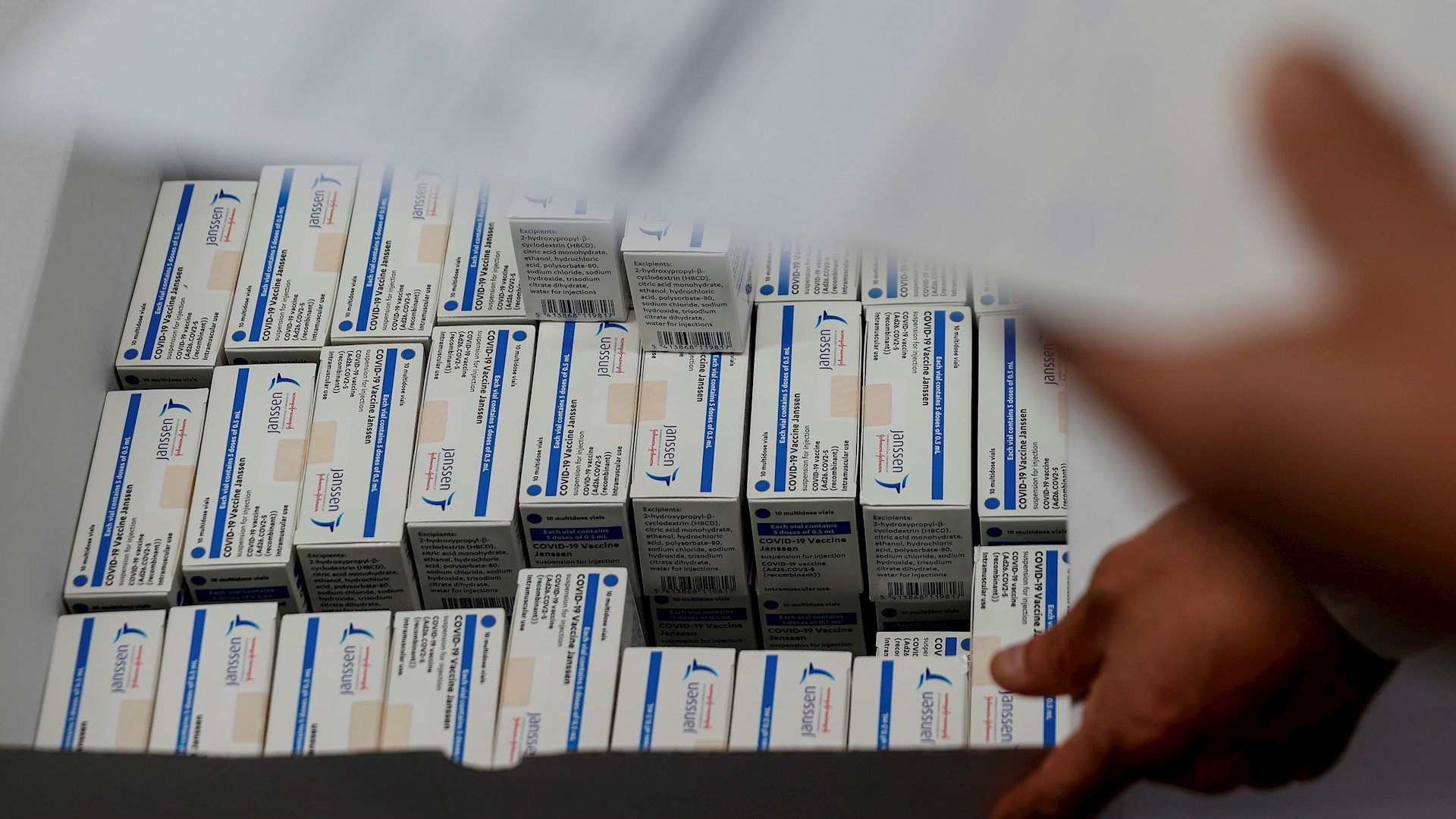 Comité asesor de EE.UU. recomienda reanudar vacunación contra COVID-19 con Johnson & Johnson