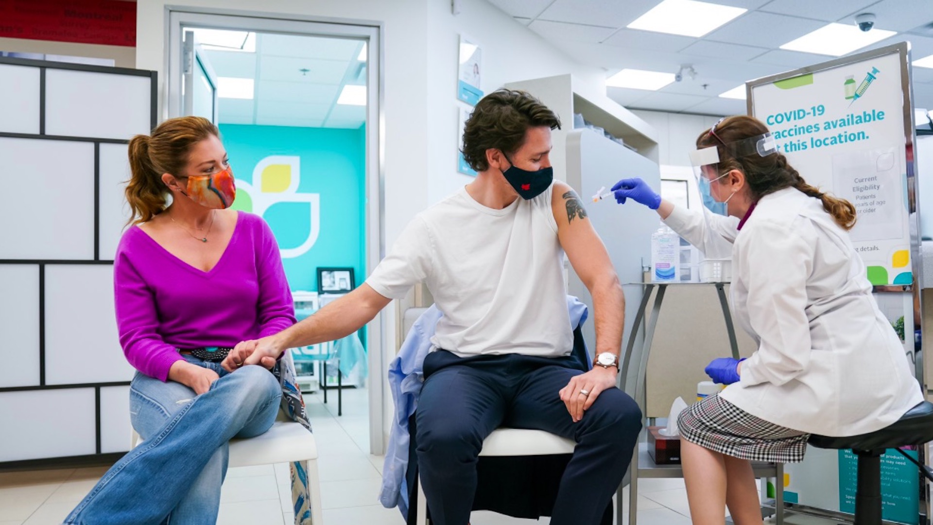 Justin Trudeau y su esposa reciben primera dosis de vacuna