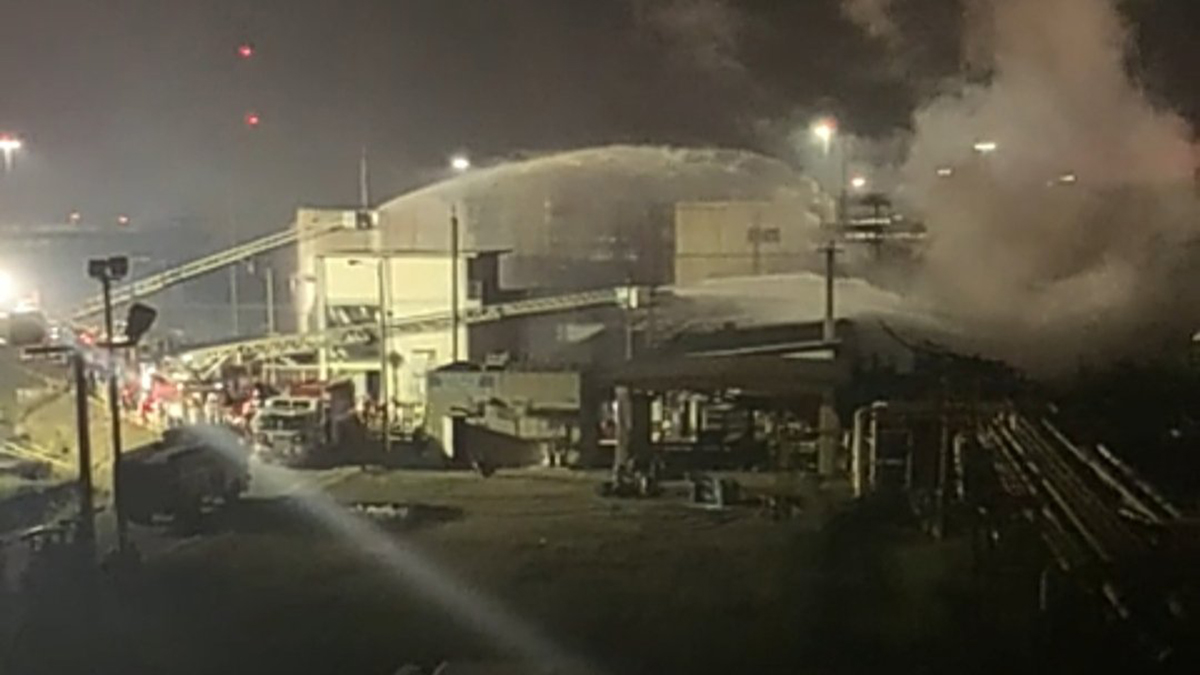 Sofocan incendio en refinería de Minatitlán; hay 7 heridos