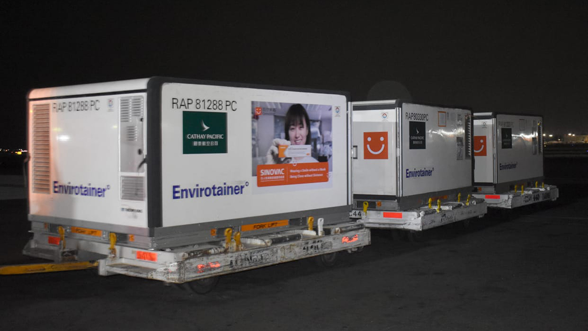 México recibe medio millón de vacunas Sinovac contra COVID-19