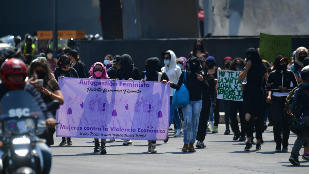 Feministas marchan en Ciudad de México por agresión en la Alameda Central