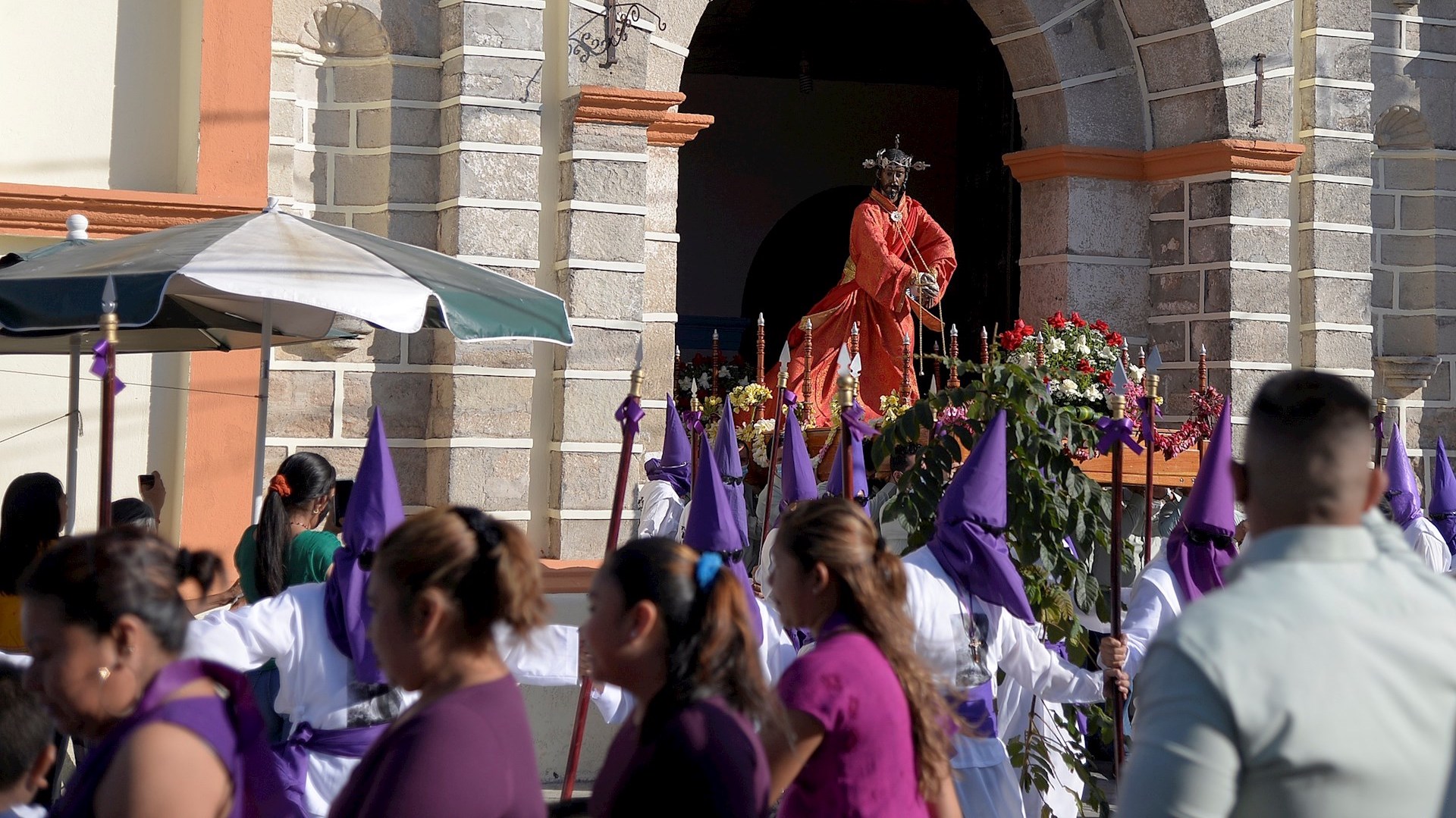 Mayas tzotziles celebran procesión de Jueves Santo pese a la pandemia