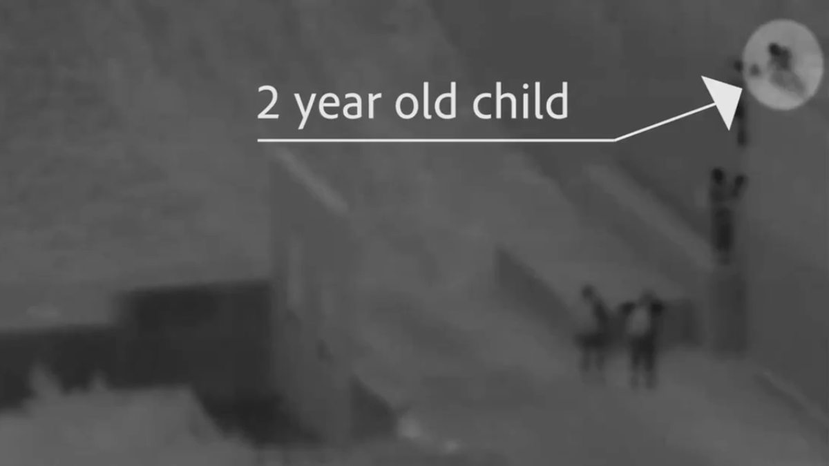 #Video Arrojan a niño de 2 años desde lo alto del muro fronterizo con EE.UU.