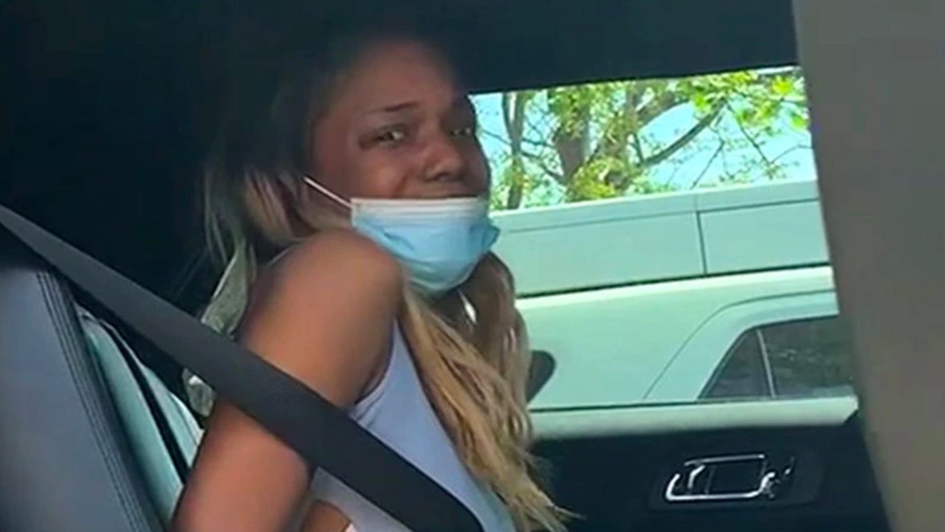 Detienen a mujer acusada de atropellar y matar a un policía de Nueva York Detienen a mujer acusada de atropellar y matar a un policía de Nueva York