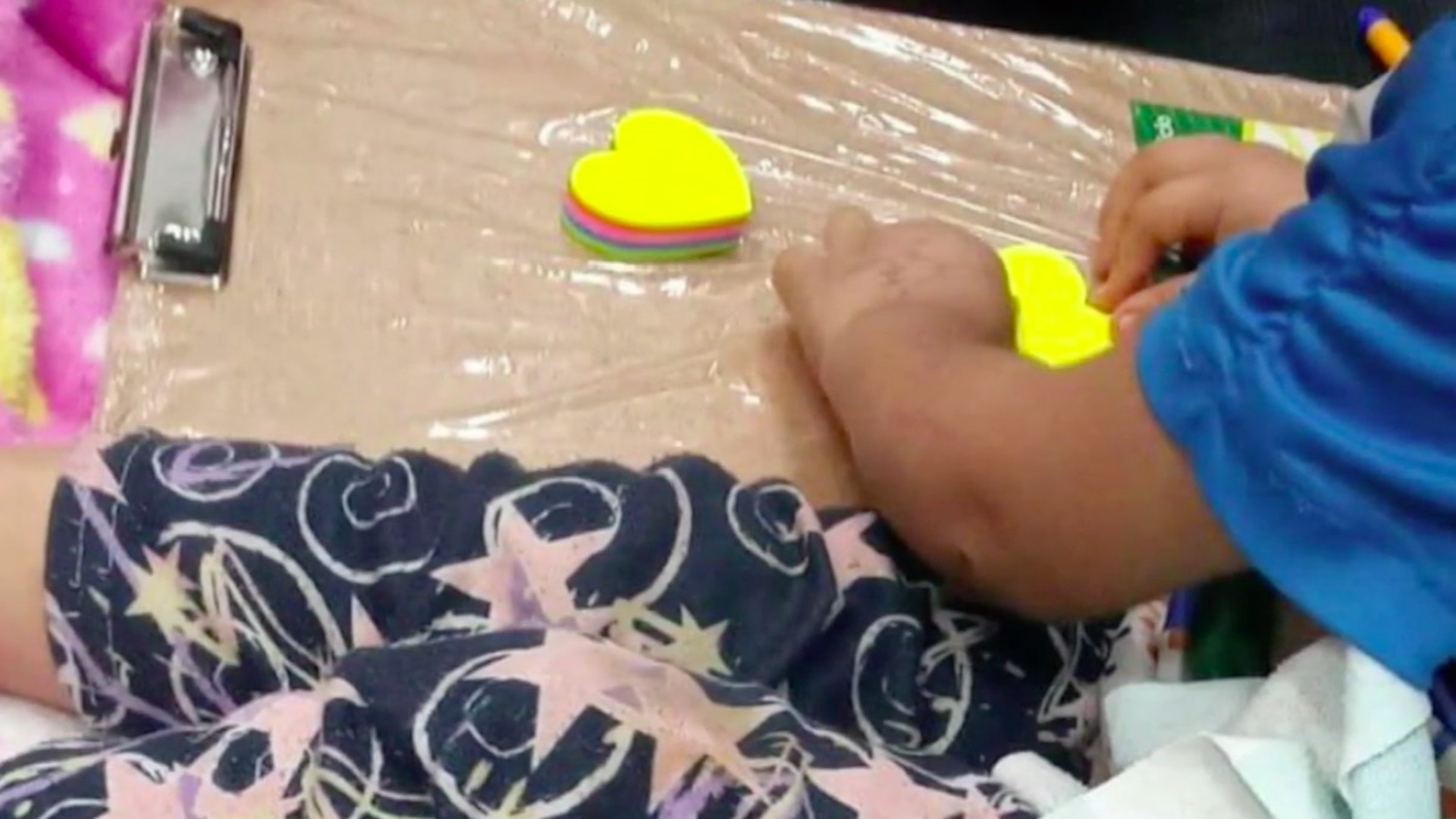 Localizan a menor de tres años deambulando en Iztapalapa; habría sufrido violencia en su casa