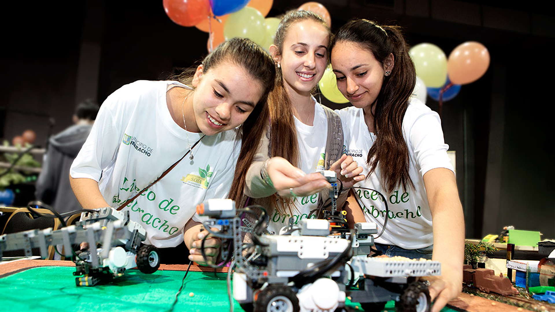 Éxitos de mujeres en TIC atraen a más niñas a la tecnología o ciencias Éxitos de mujeres en TIC atraen a más niñas a la tecnología o ciencias
