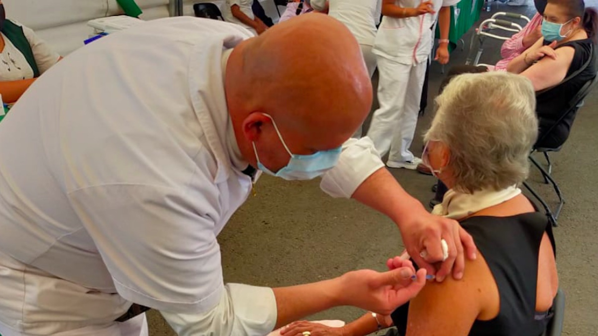 Olga Sánchez Cordero recibe segunda dosis de vacuna contra COVID-19