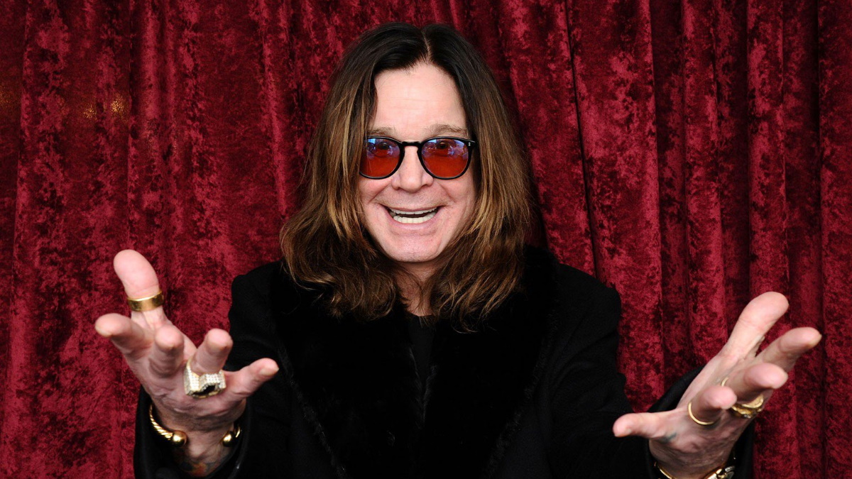 Ozzy Obourne confiesa que mata a gatos y pájaros con rifle de aire comprimido; desata críticas por maltrato animal Ozzy Obourne confiesa que mata a gatos y pájaros con rifle de aire comprimido; desata críticas por maltrato animal