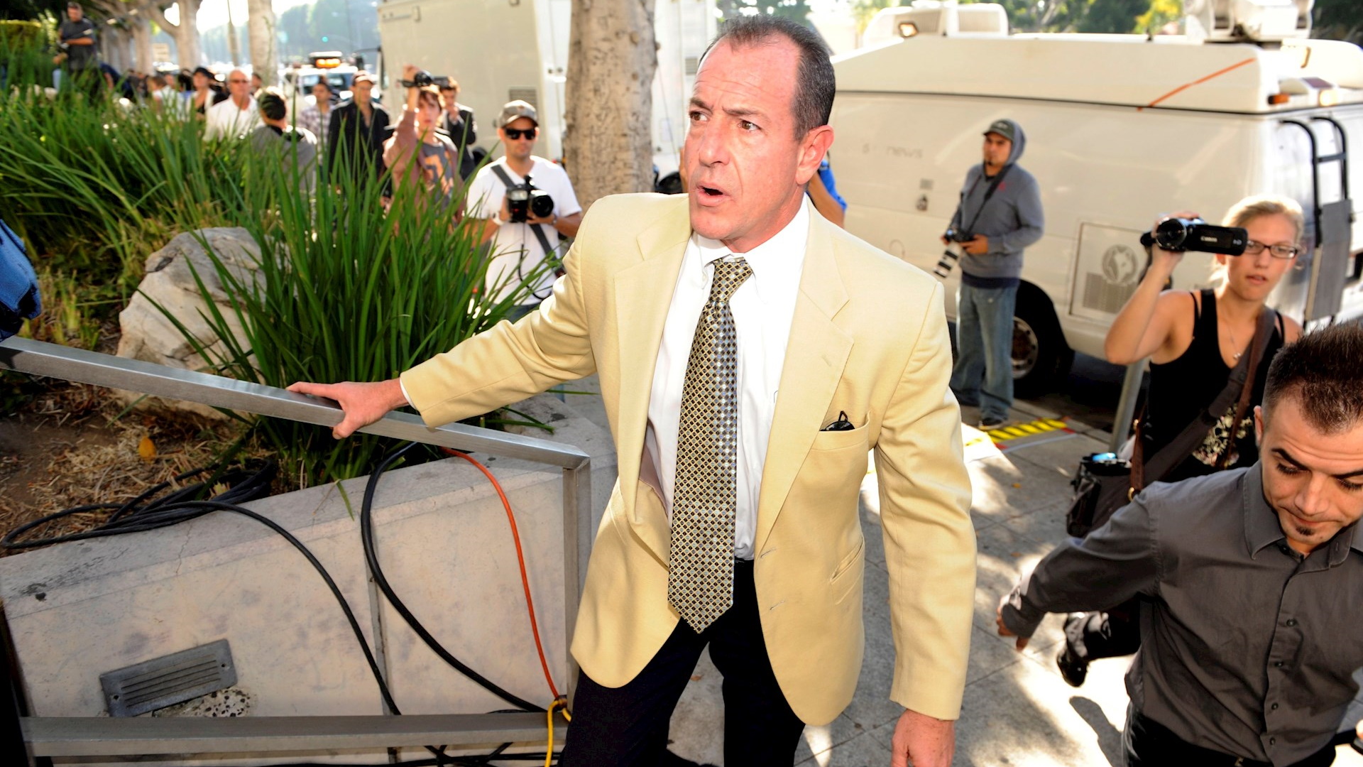 Detienen al padre de Lindsay Lohan por “intermediación de pacientes” ilegal Detienen al padre de Lindsay Lohan por “intermediación de pacientes” ilegal