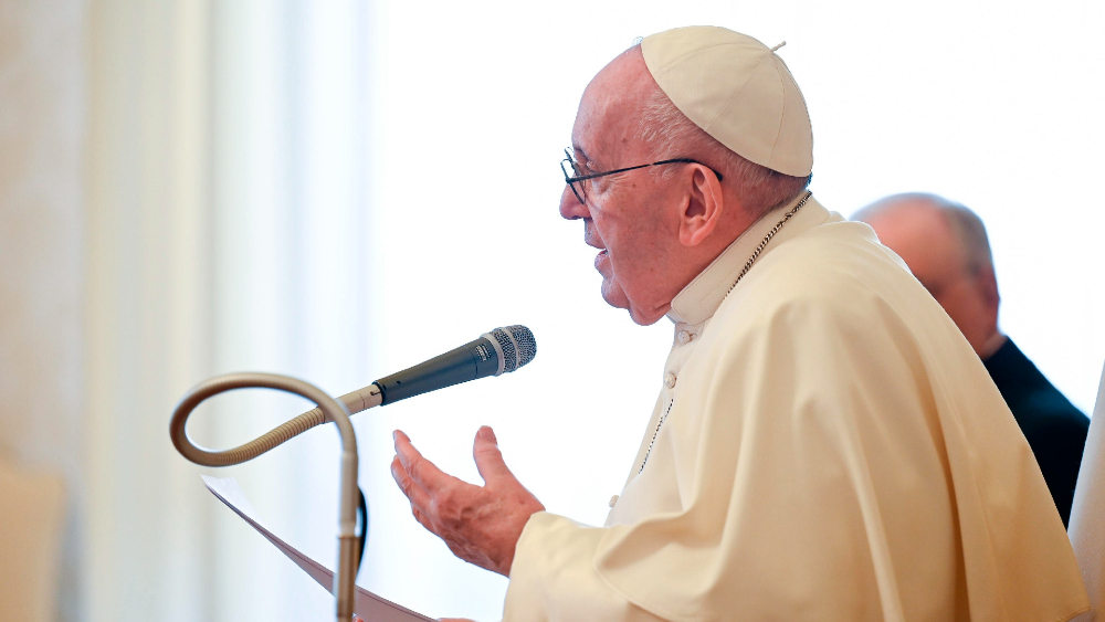 Papa pide “política de fraternidad” para responder al populismo