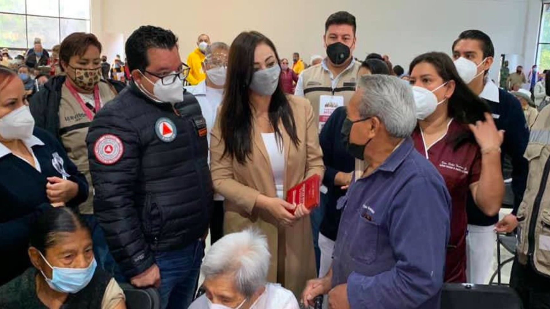 Piden aplausos para AMLO y alcaldesa de Naucalpan por vacunas