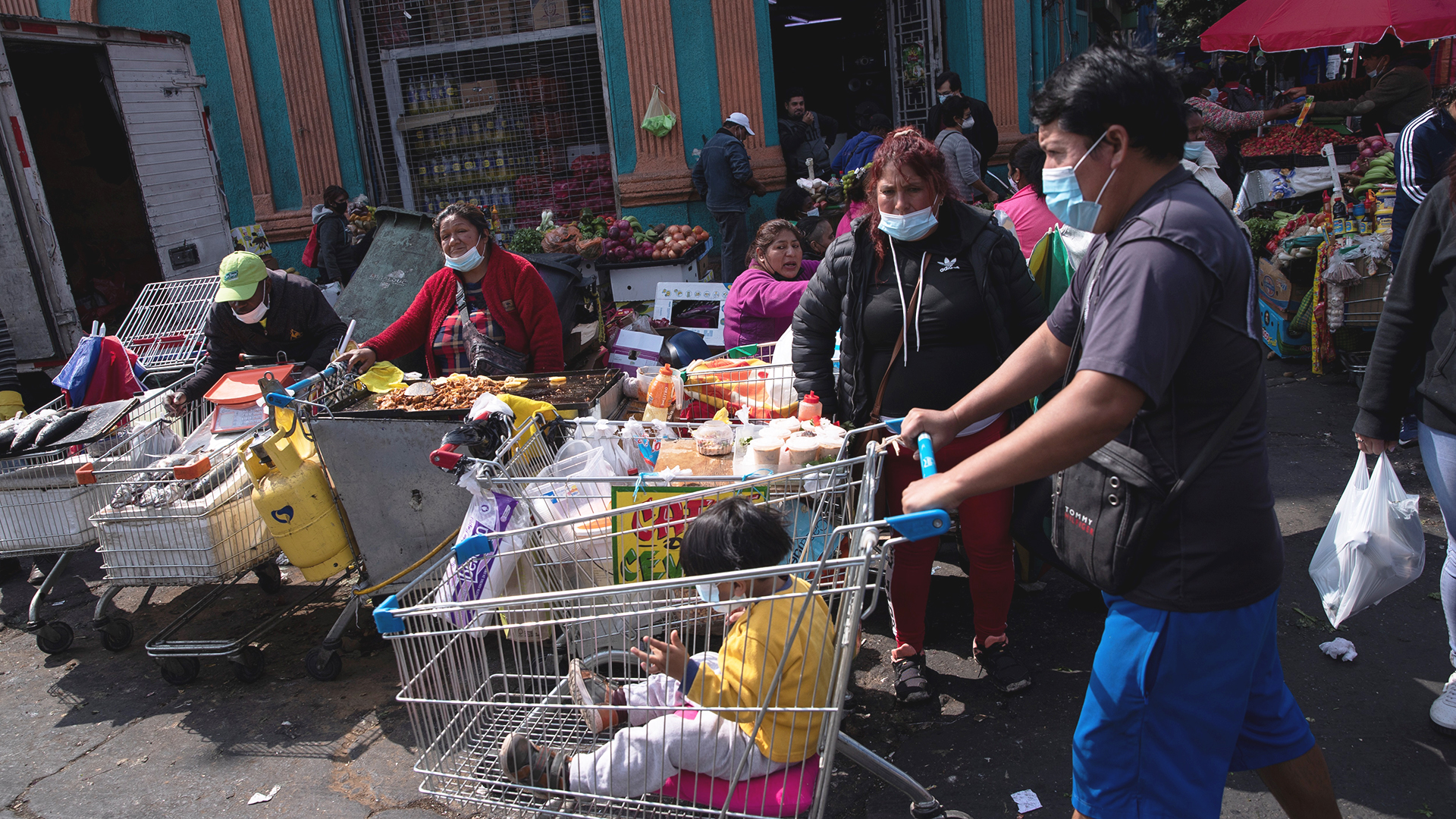 Chile supera la barrera de los ocho mil nuevos casos diarios de COVID-19