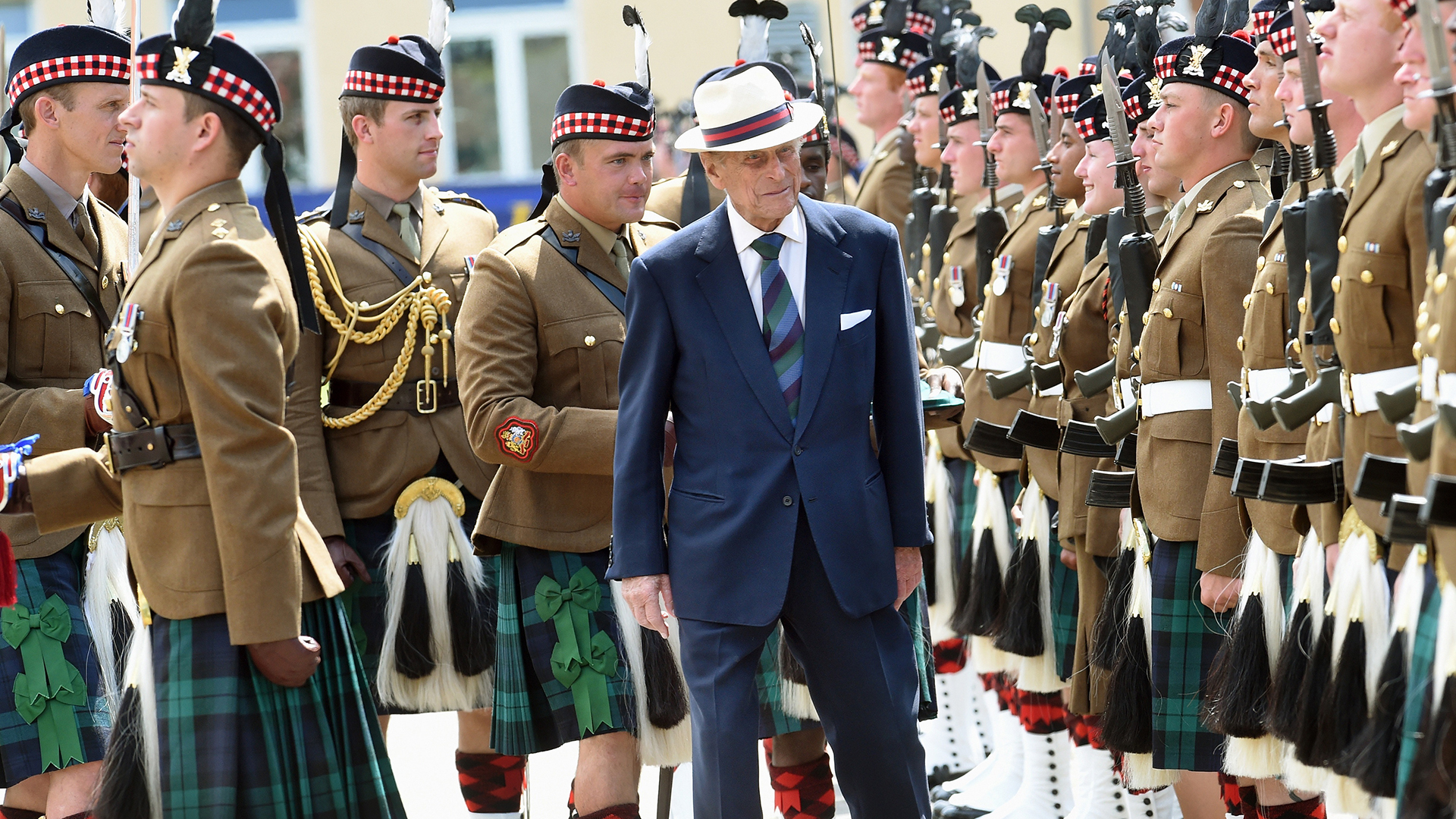 Los memorables, y sonrojantes, deslices verbales del príncipe Felipe - principe-felipe-durante-evento-oficial