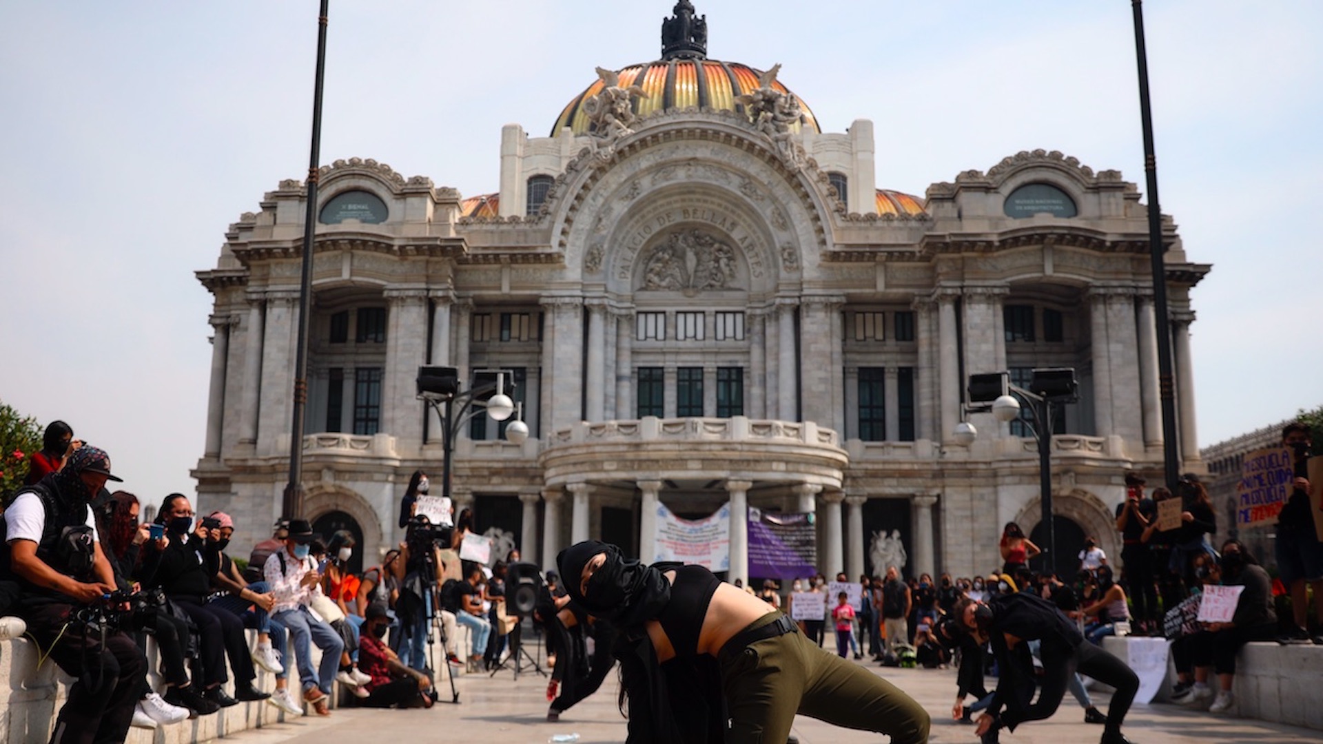 Con danza exigen destitución de profesores acusados de abuso Con danza exigen destitución de profesores acusados de abuso