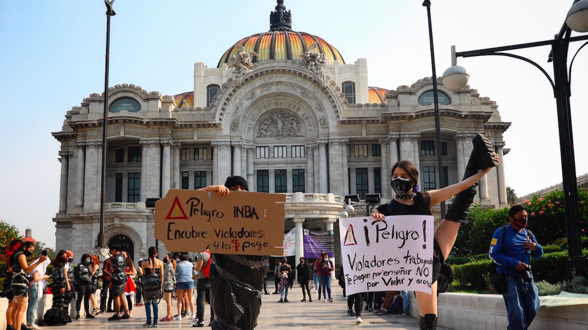 Con danza exigen destitución de profesores acusados de abuso - protesta-con-baile-en-bellas-artes
