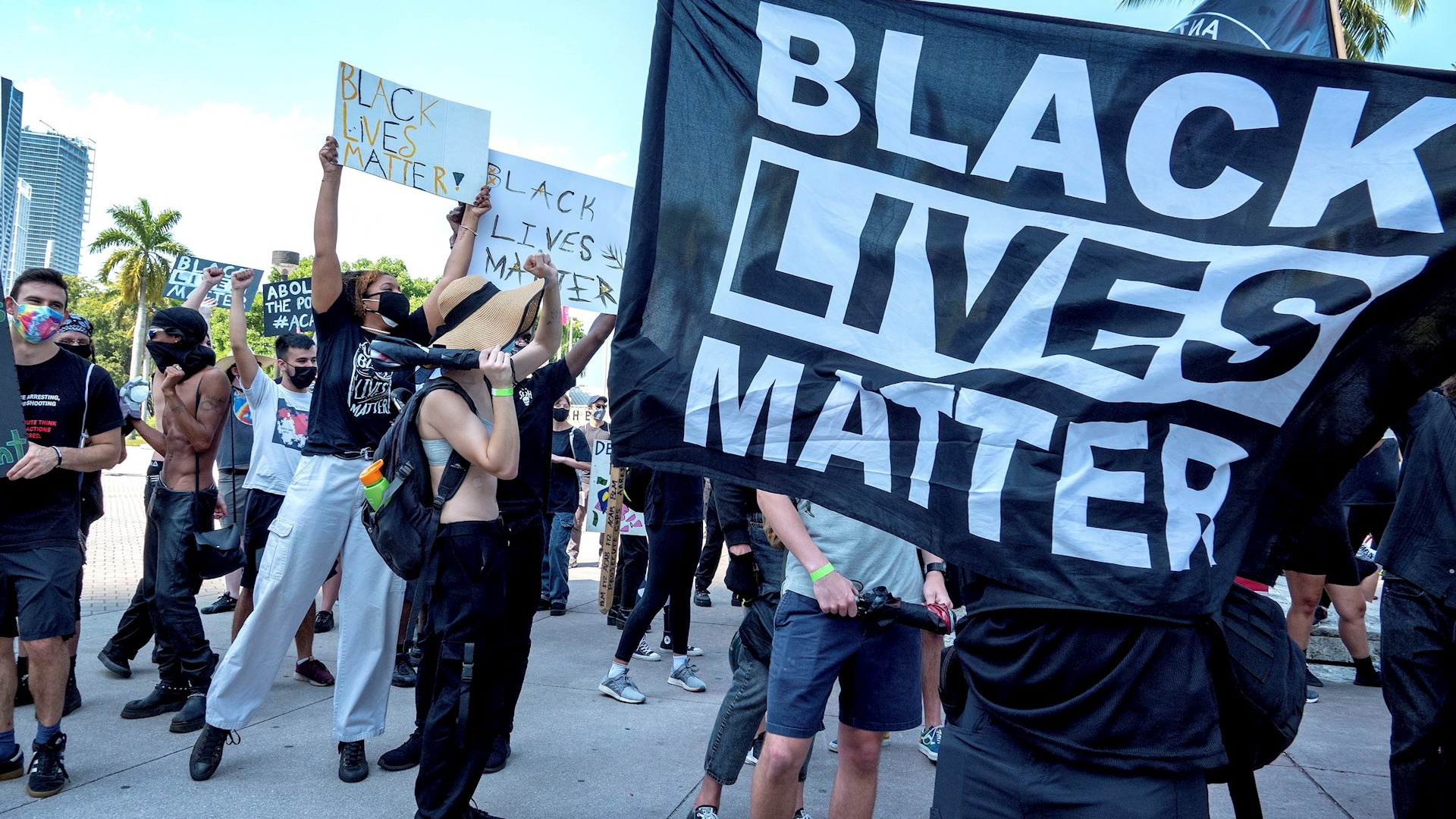 Protestan en Miami por la muerte del afroamericano Daunte Wright a manos de policías