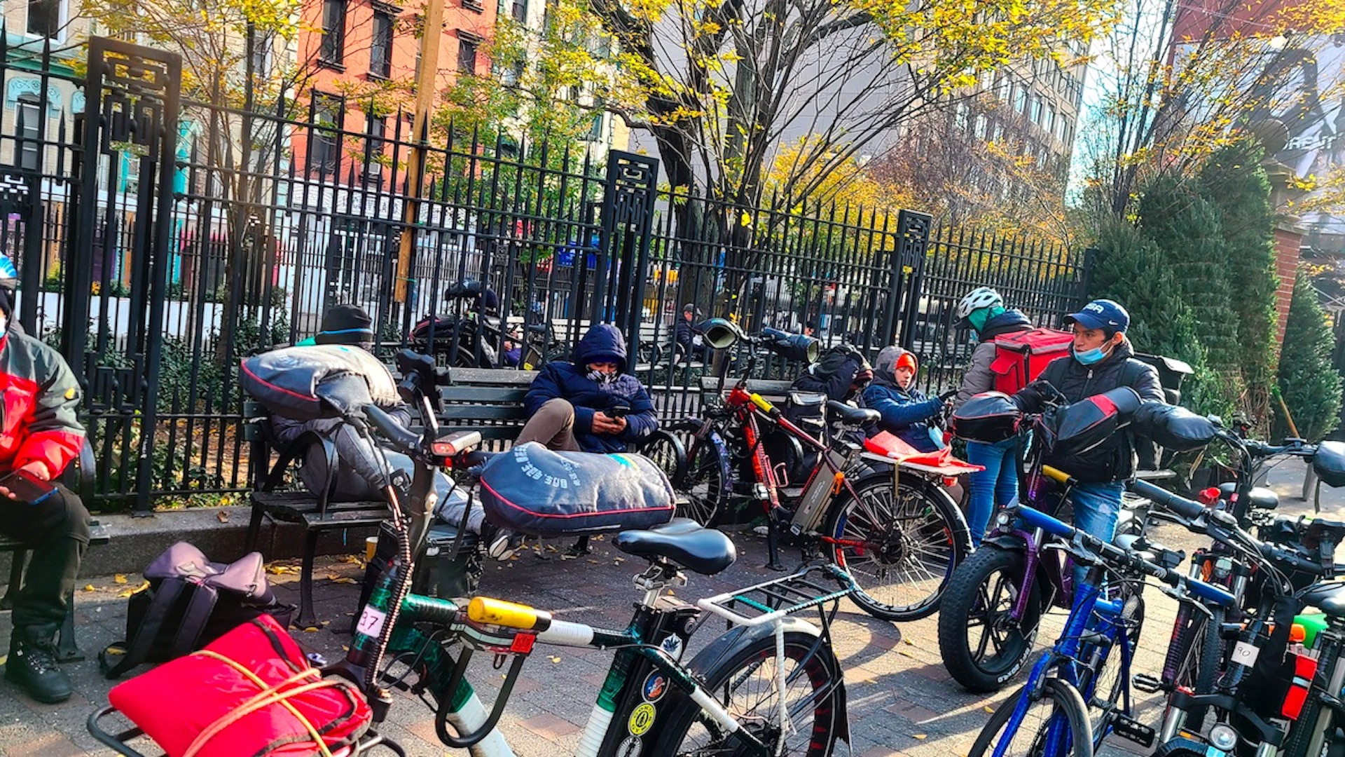 Repartidores de comida en Nueva York exigen alto a la violencia