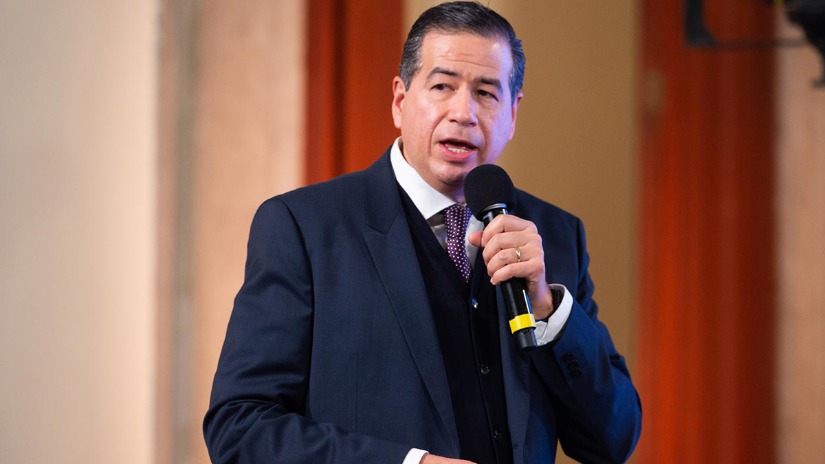 Mejía Berdeja, impulsor de padrón de celulares, fue multado por la filtración del padrón electoral de 2010