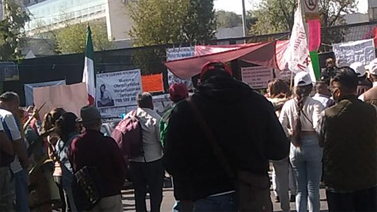 Simpatizantes de Félix Salgado Macedonio protestan contra el INE en Periférico Sur