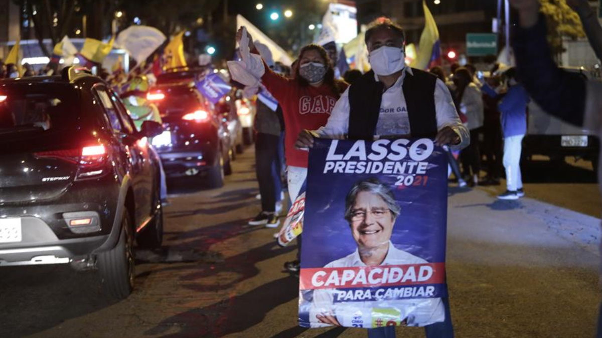 Aventaja Guillermo Lasso en la elección presidencial de Ecuador