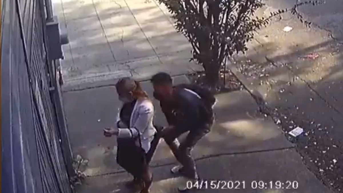 #Video Sujeto levanta falda a mujer en la Benito Juárez