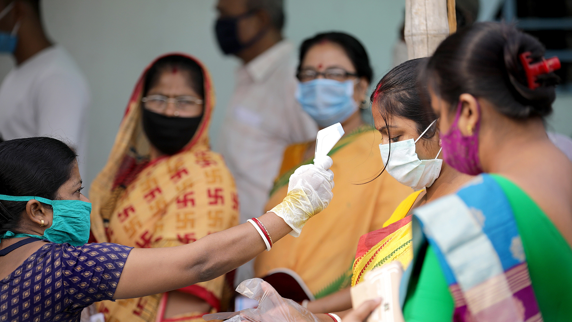 India supera los 300 mil casos diarios de COVID-19 e impone nuevo récord de muertos