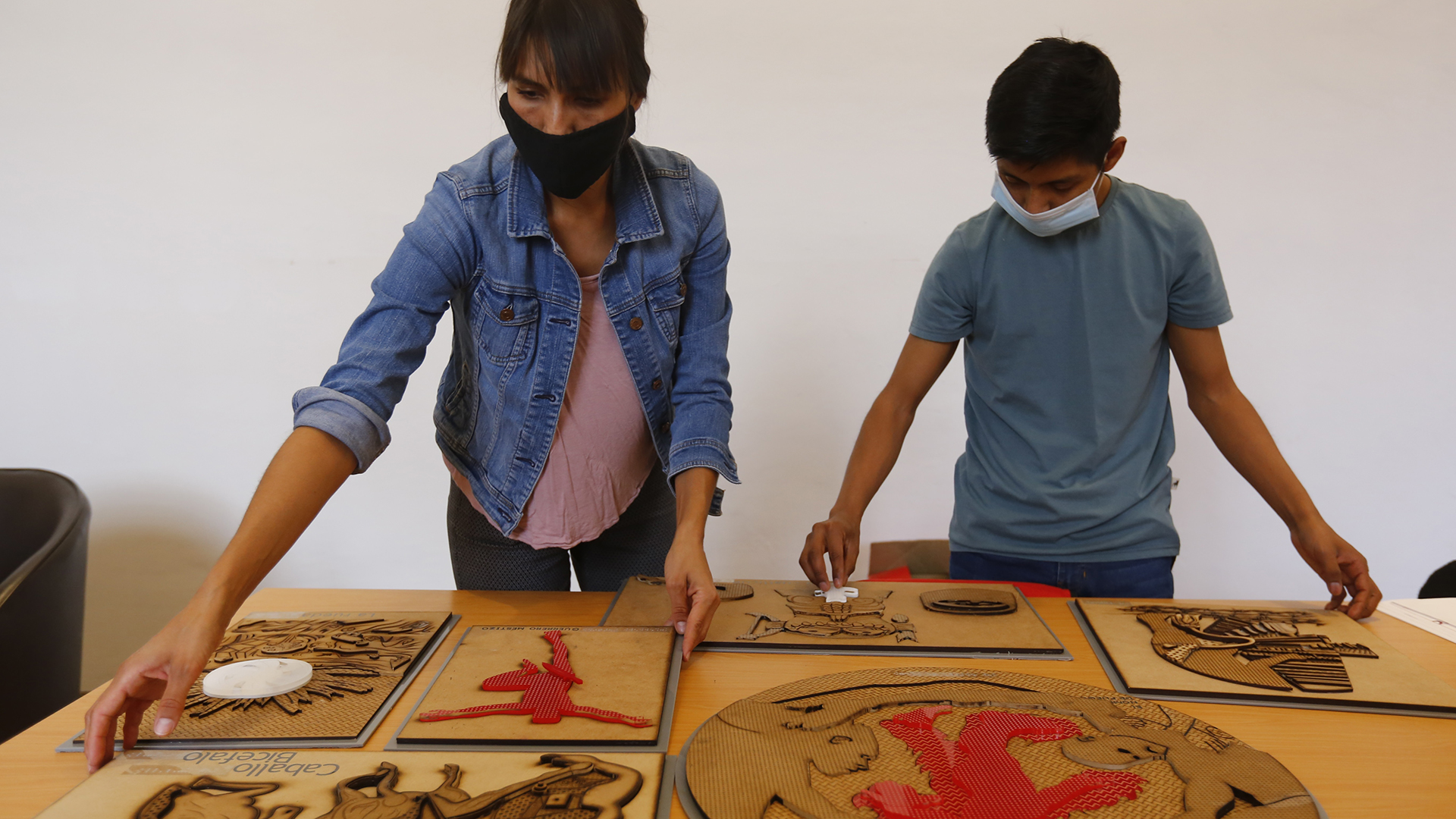 Adaptan obras de José Clemente Orozco para personas con discapacidad