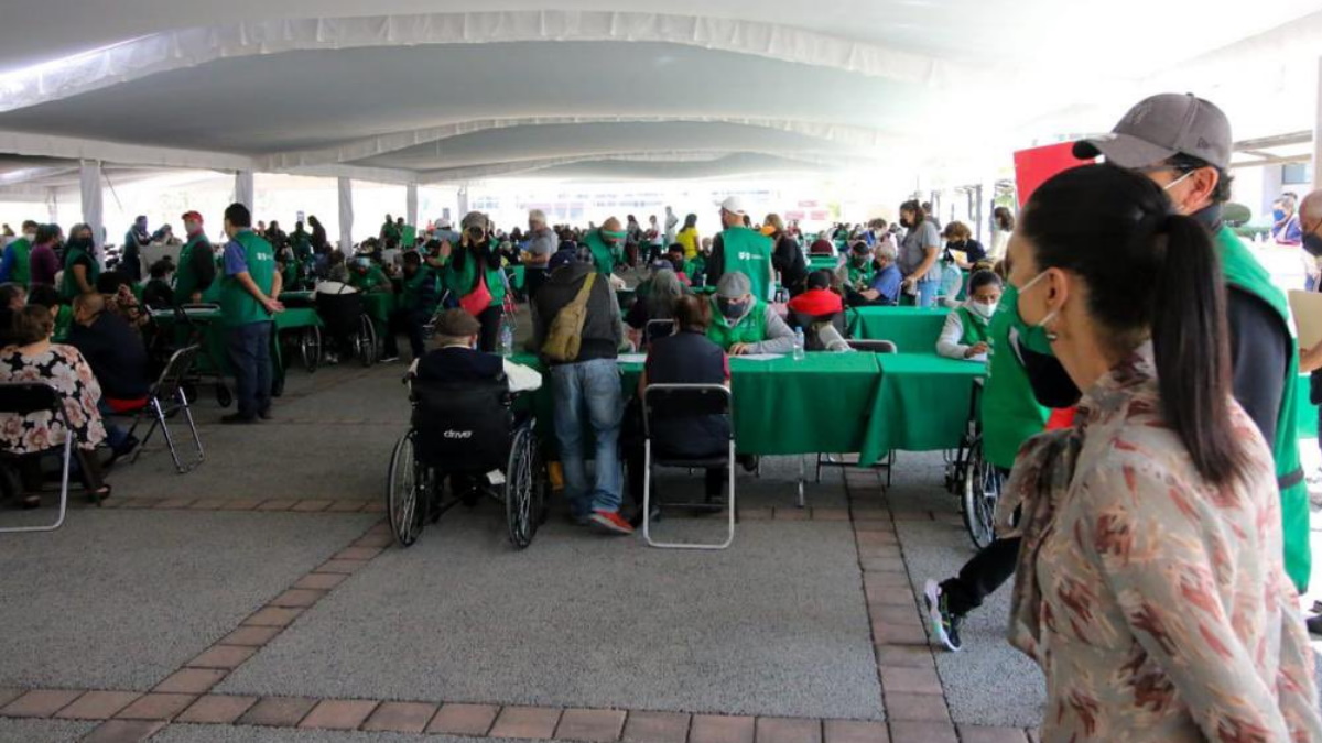 Sheinbaum denuncia campaña de difamación y resalta un millón 245 mil 809 de adultos mayores vacunados