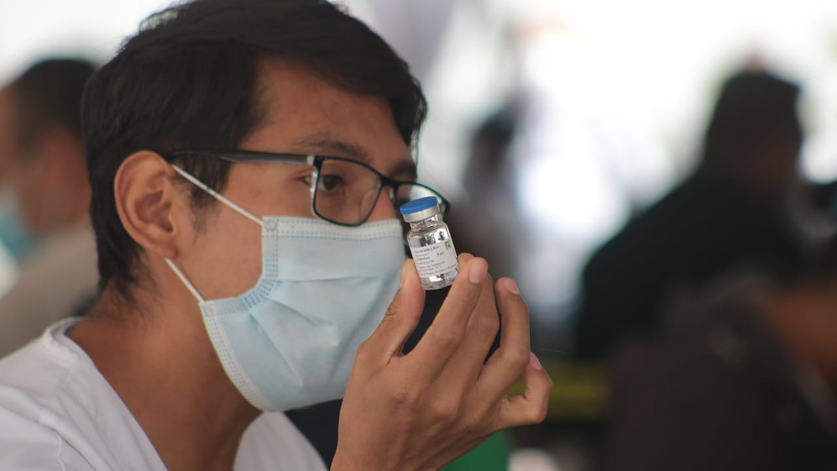 Ciudad de México iniciará vacunación de maestros el 19 de mayo