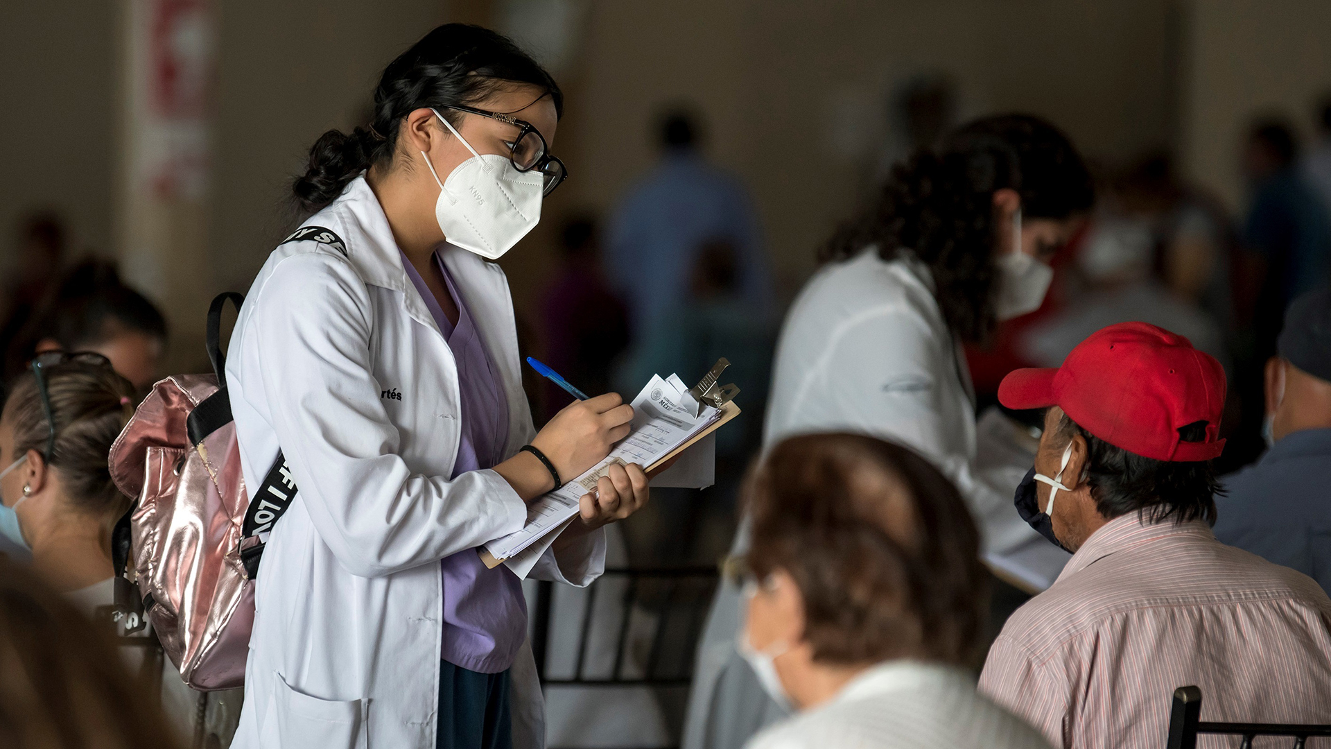 México atraviesa la pandemia de COVID-19 con fallas y aciertos en sistema de salud