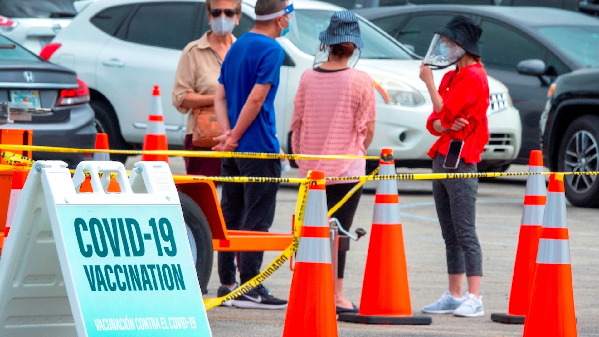 Mexicanos viajan a Estados Unidos a vacunarse contra el COVID-19