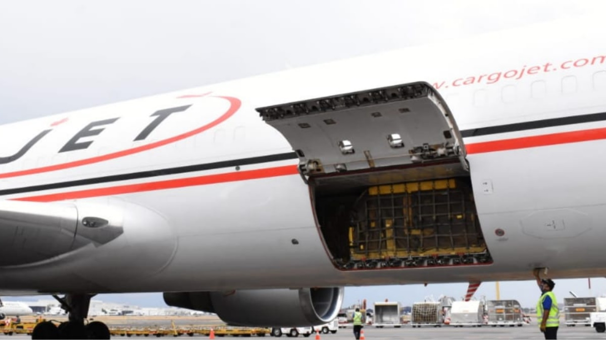 Llegan a México 487 mil 500 vacunas contra COVID-19 de Pfizer