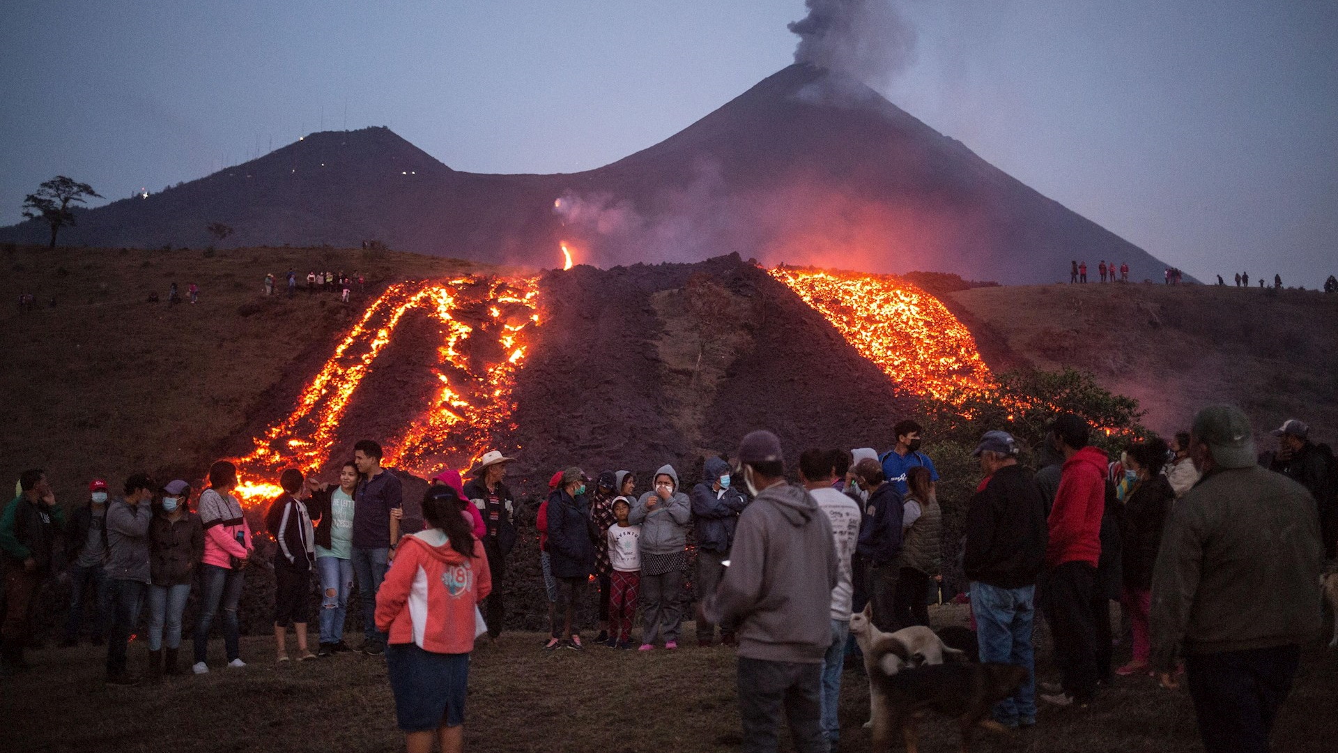 Flujo de lava del volcán Pacaya de Guatemala alcanza mil 600 metros Flujo de lava del volcán Pacaya de Guatemala alcanza mil 600 metros