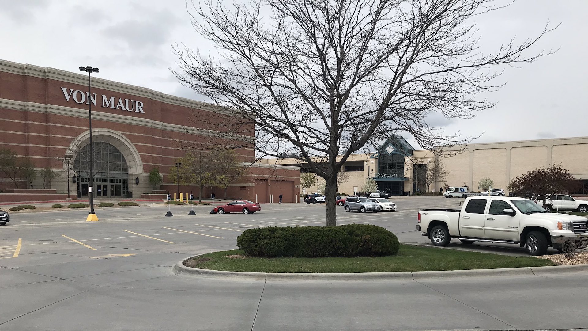 Dos heridos tras tiroteo en centro comercial de Nebraska