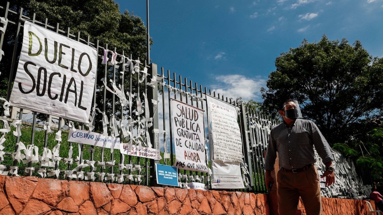 Rinden tributo a los muertos por COVID-19 en Paraguay