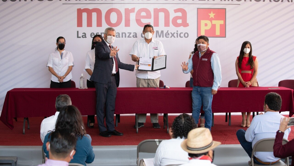 Alfredo Ramírez se registra como candidato de Morena en Michoacán