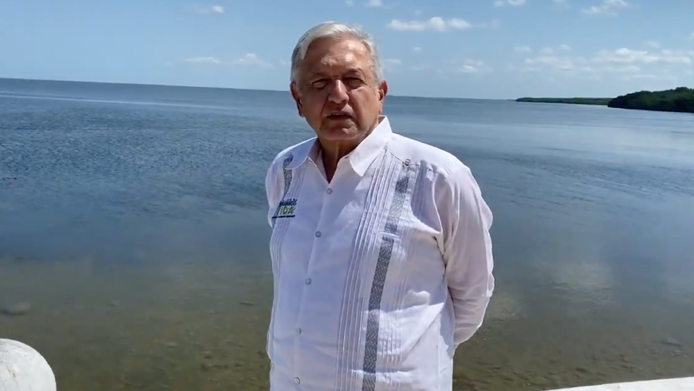 Presume AMLO logros para trabajadores, pero no los enumera por ‘veda’