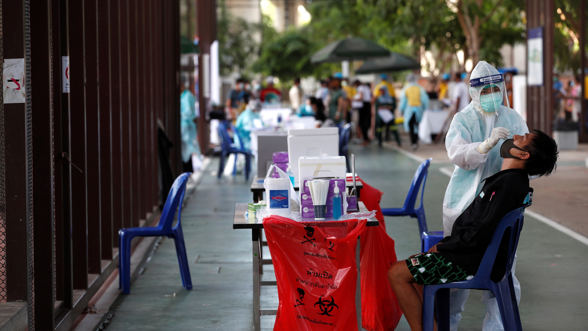 Pandemia “está lejos de su final” pese a 2 semanas de casos a la baja: OMS