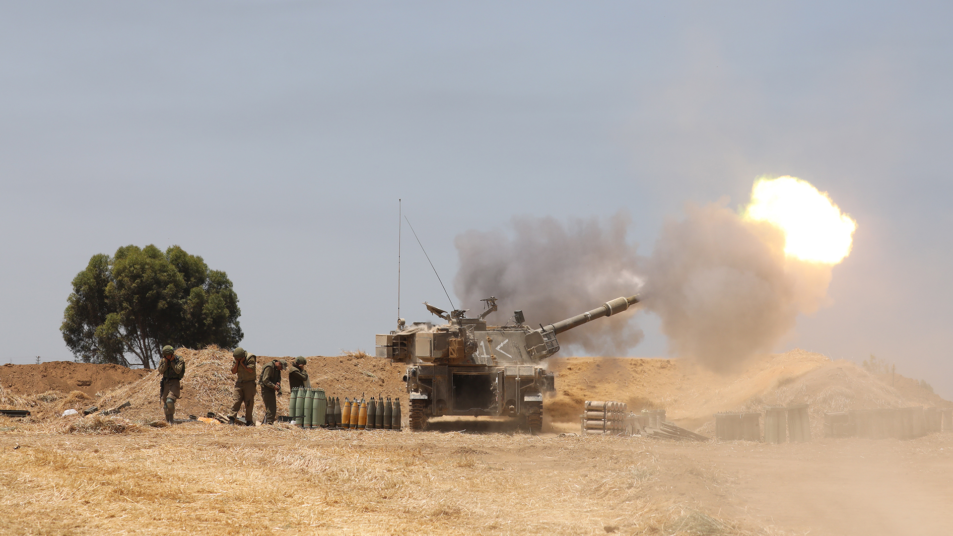 Aumentan los muertos en la tercera jornada de violencia entre Israel y Gaza - artilleria-israeli-en-accion