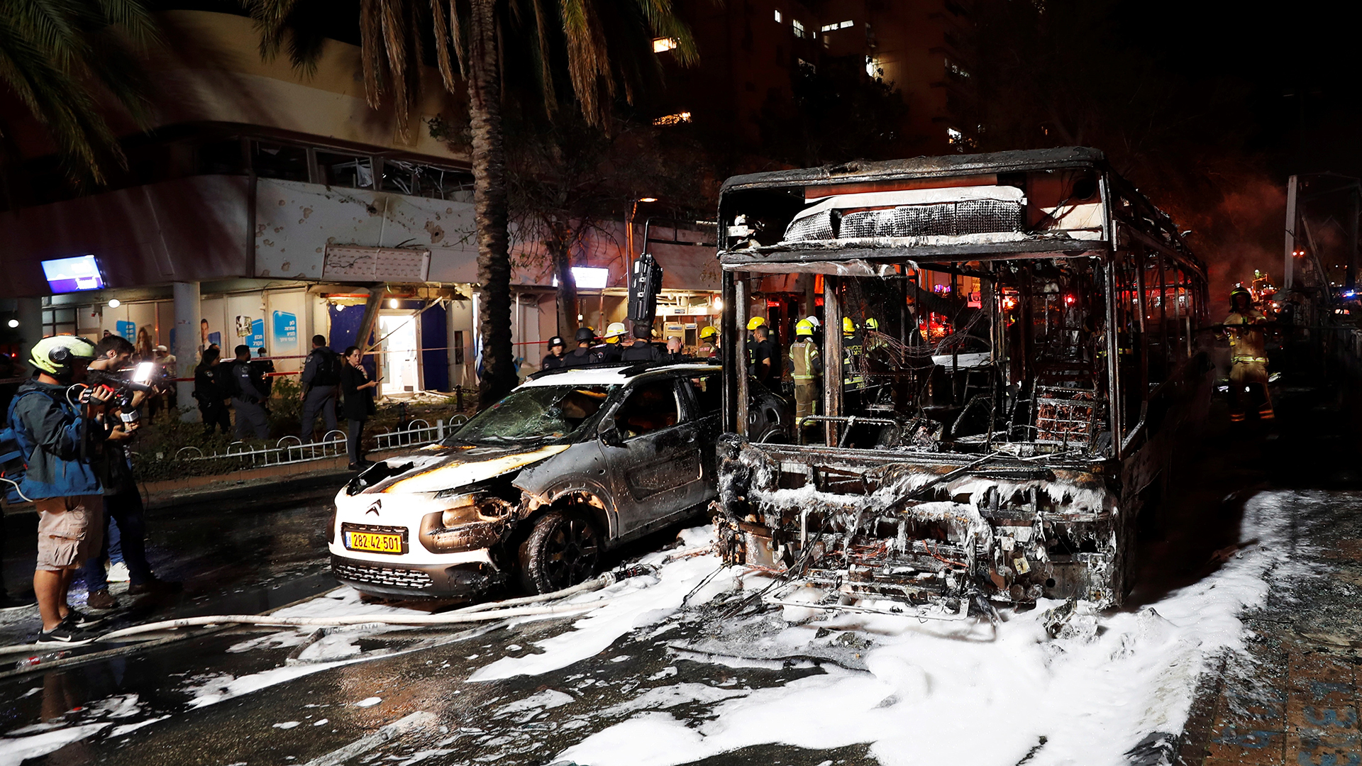 #Video El impacto de cohetes contra edificio en Franja de Gaza - autos-destruidos-en-tel-aviv-por-ataques-aereos