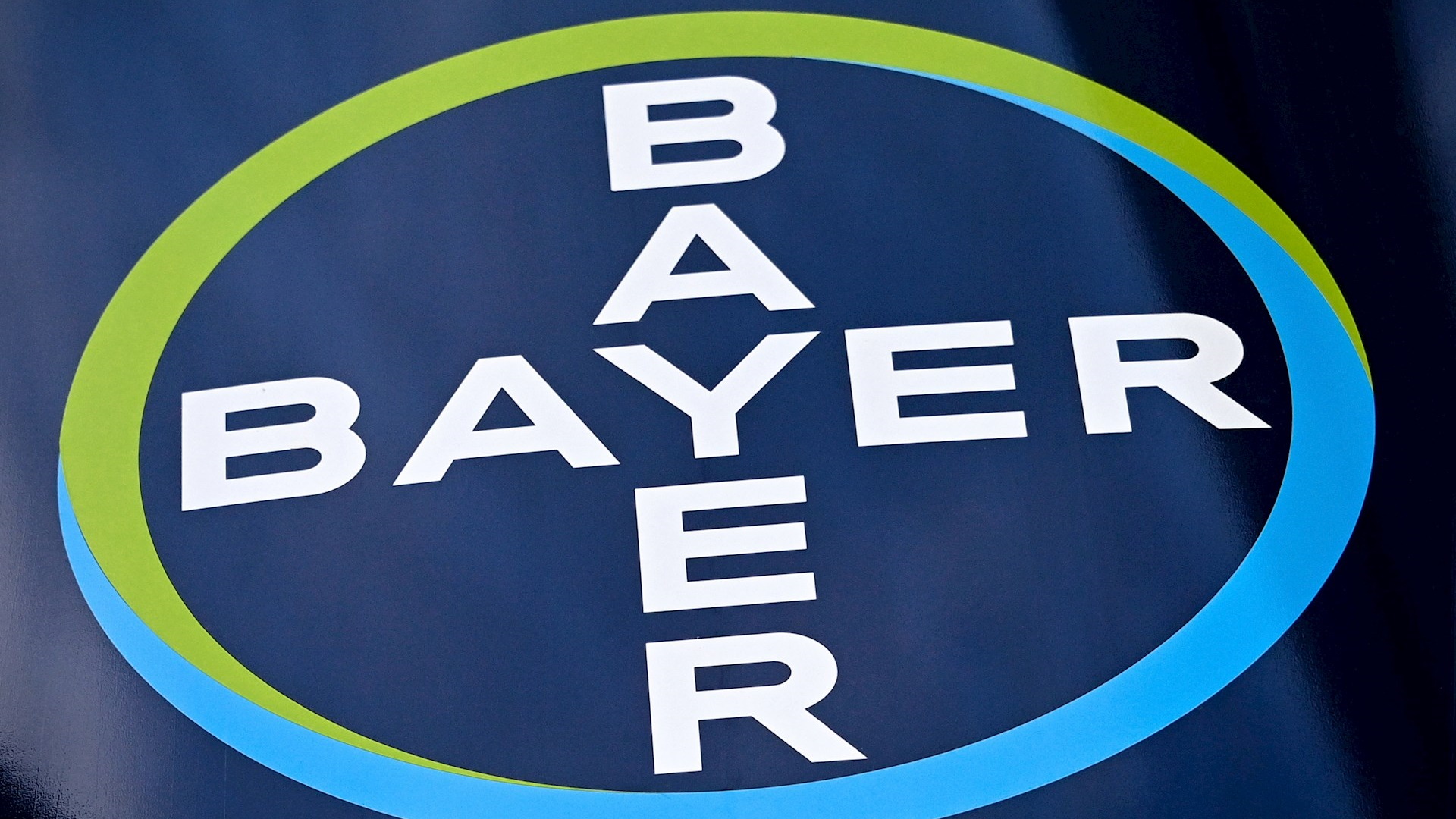 Bayer deberá pagar 25 mdd a hombre que sufrió cáncer por uso de herbicida con glifosato