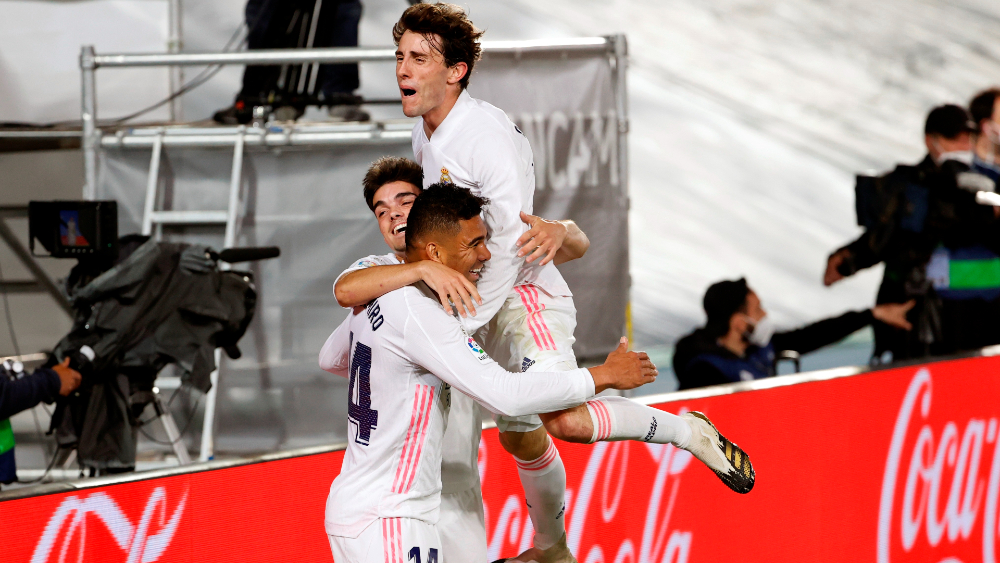 Real Madrid gana al Osasuna y se aferra a la Liga