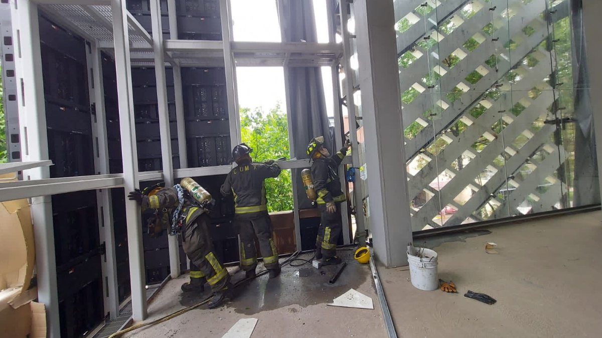 Bomberos controlan incendio en Polanco; no hay lesionados