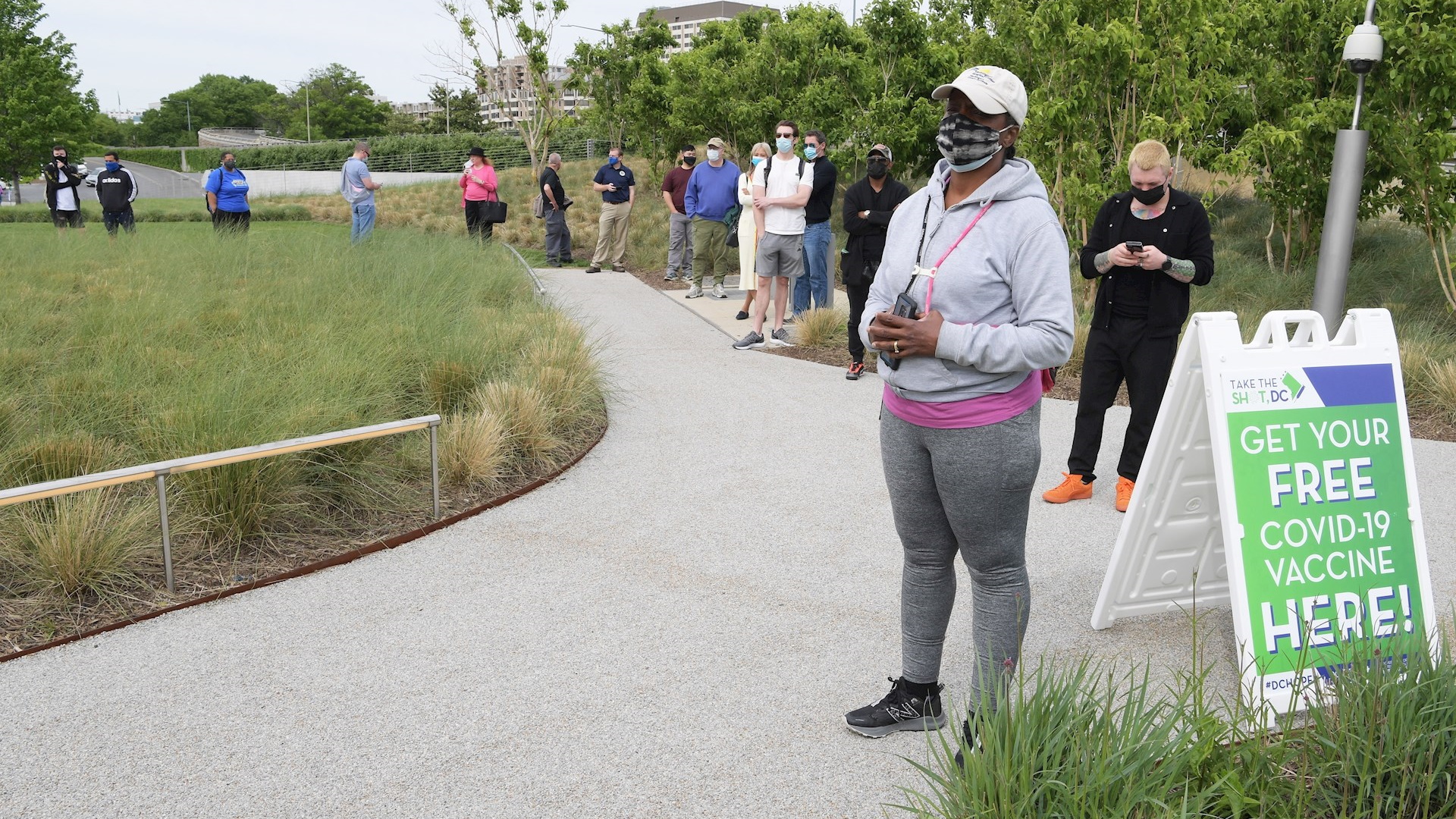 Ofrecen en EE.UU. cerveza, donas y hasta mariguana por vacunarse contra COVID-19 - covid-19-vacuna-estados-unidos-washington