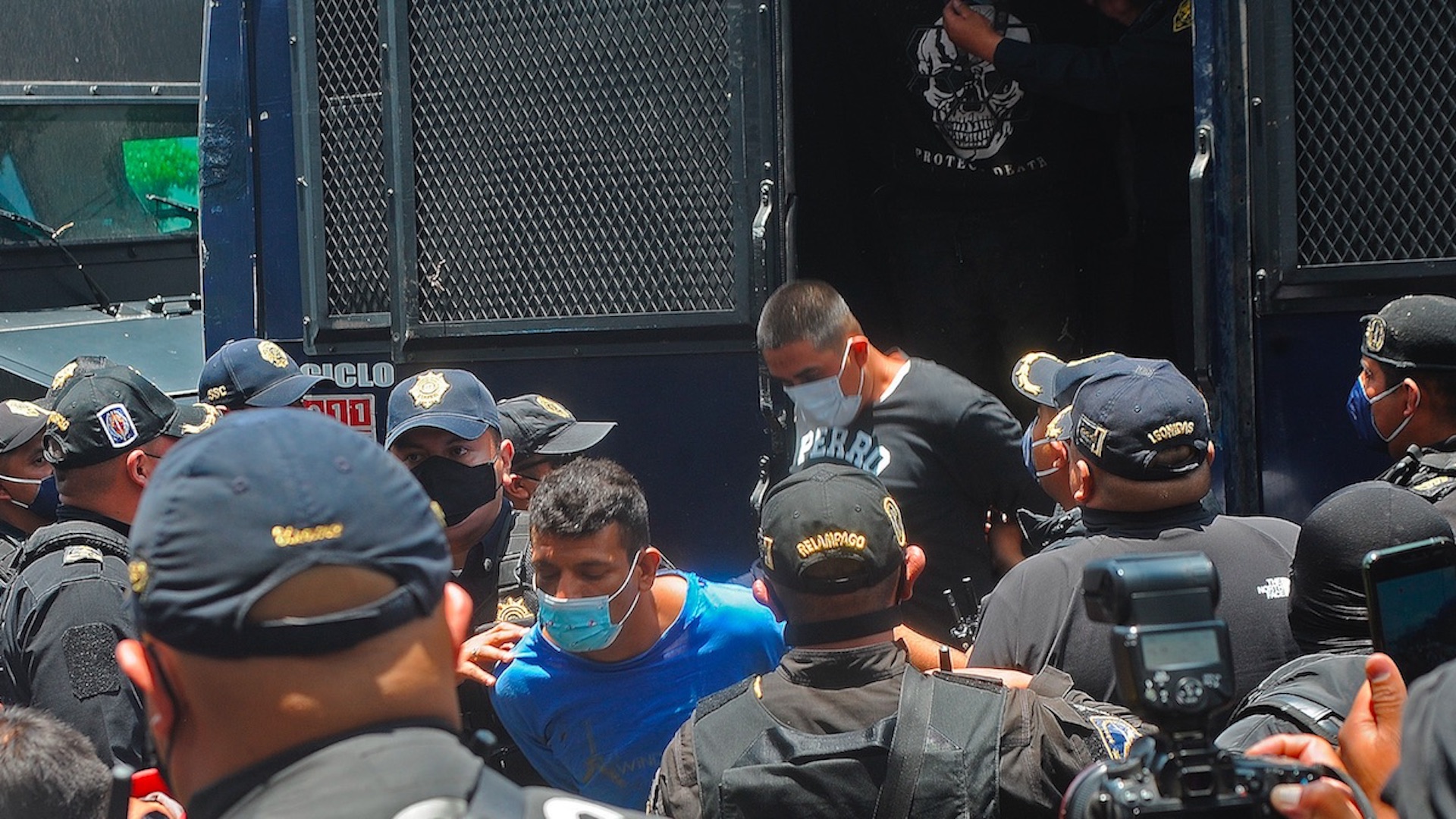 SSC detiene a 55 personas con drogas y armas largas tras desalojo