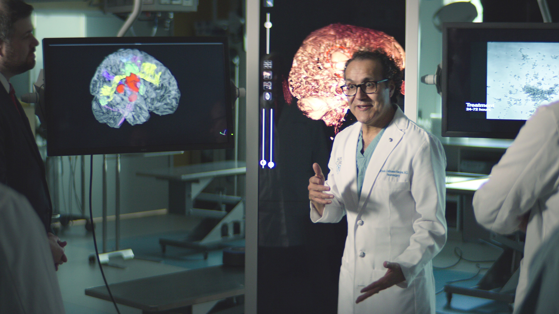 ‘Doctor Q.’, el neurocirujano mexicano que inspira la nueva película de Brad Pitt