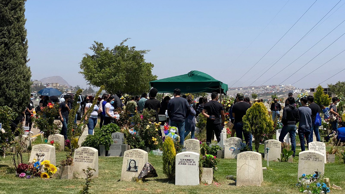 Asesinan a estudiante de Química en Tijuana; se negó a fabricar drogas para el narco - funeral-de-juan-manuel-delgado